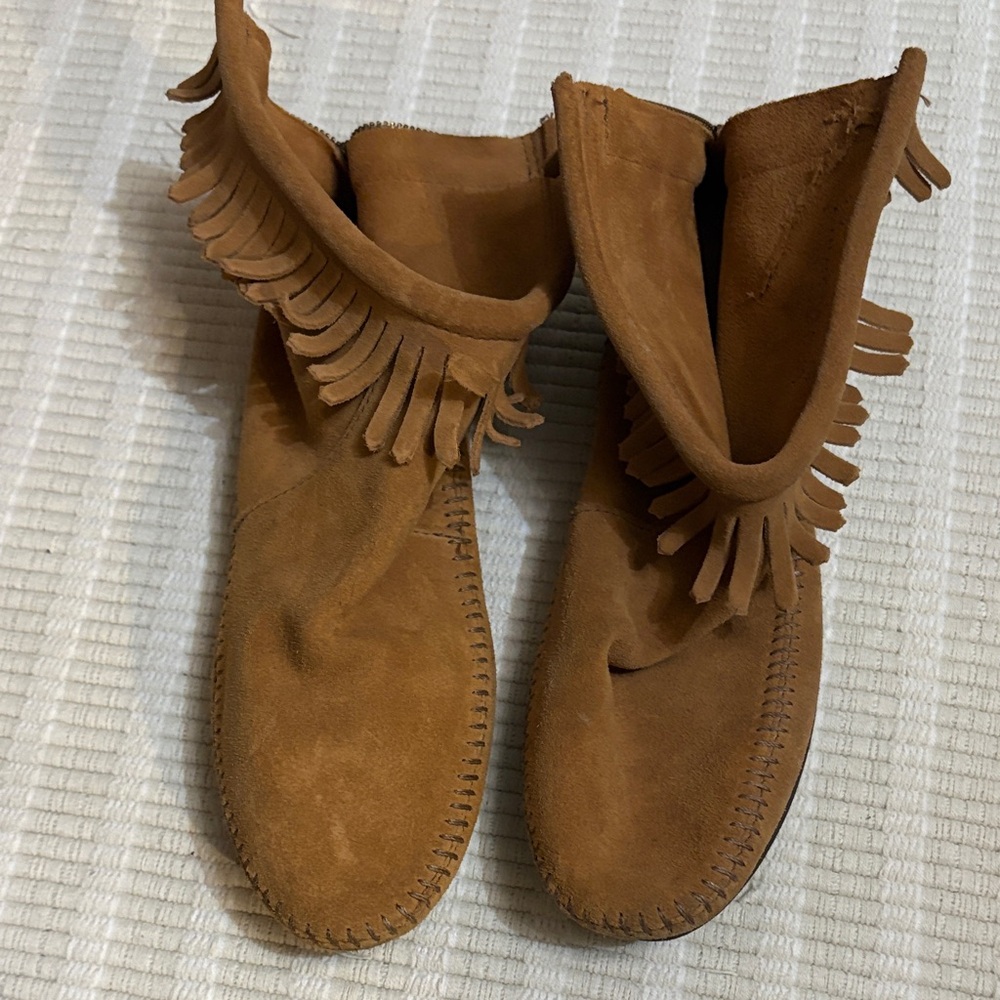 Minnetonka Brown Fringe Moccasins